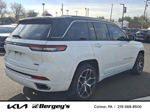 2022 Jeep Grand Cherokee Summit