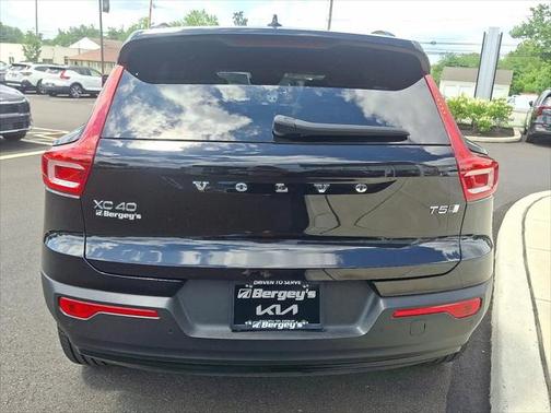 2021 Volvo XC40 T5 R-Design
