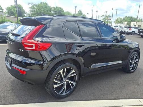2021 Volvo XC40 T5 R-Design