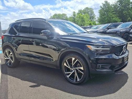 2021 Volvo XC40 T5 R-Design