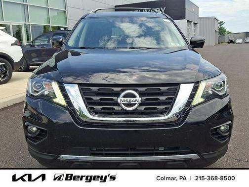 Magnetic Black 2018 Nissan Pathfinder Platinum
