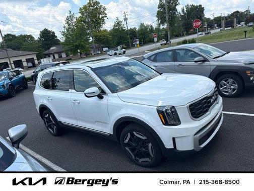 Glacial White Pearl 2024 Kia Telluride S