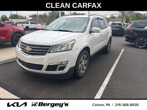 Iridescent Pearl Tricoat 2017 Chevrolet Traverse 2LT