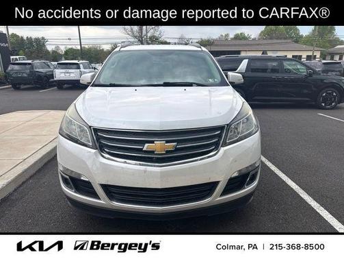 Iridescent Pearl Tricoat 2017 Chevrolet Traverse 2LT