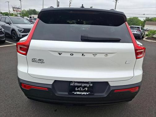 2022 Volvo XC40 Recharge Pure Electric P8 Twin Plus