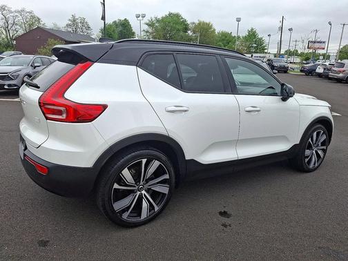 2022 Volvo XC40 Recharge Pure Electric P8 Twin Plus