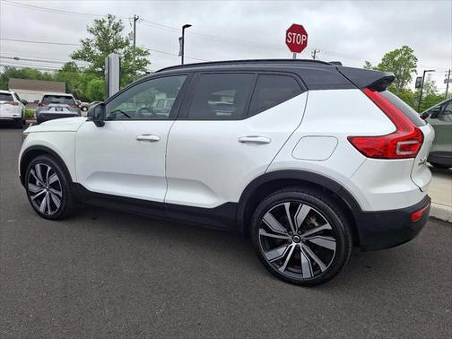 2022 Volvo XC40 Recharge Pure Electric P8 Twin Plus