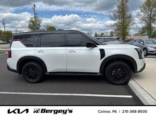 Aspen White Tricoat/Super Black 2025 Nissan Armada PRO-4X 4WD