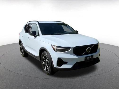 2024 Volvo XC40 CORE
