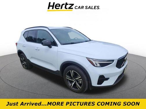 2024 Volvo XC40 CORE