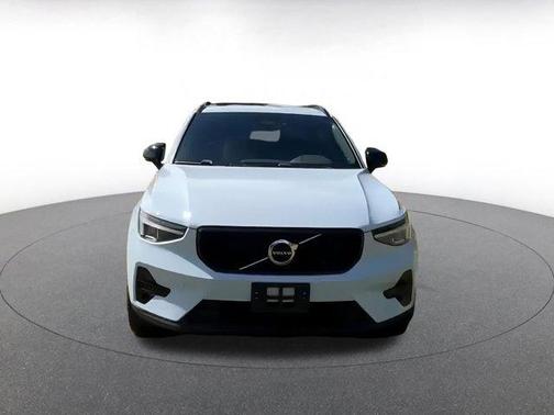 2024 Volvo XC40 CORE