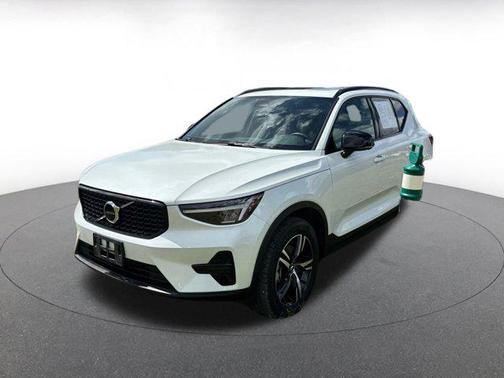 2024 Volvo XC40 CORE