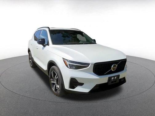 2024 Volvo XC40 CORE