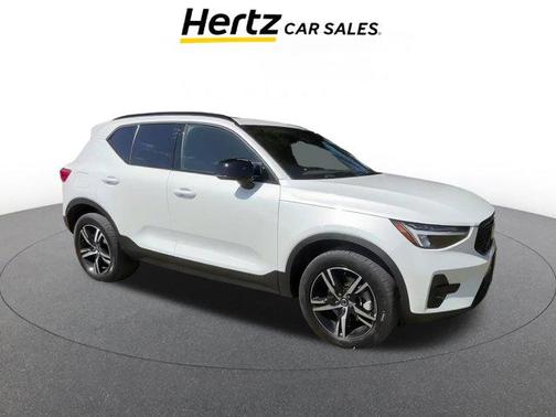 2024 Volvo XC40 CORE