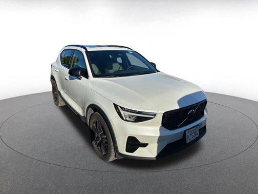2024 Volvo XC40 CORE