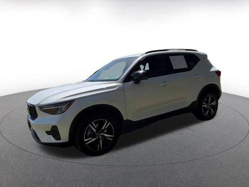 2024 Volvo XC40 CORE