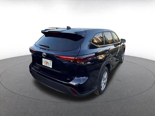 2025 Toyota Highlander LE