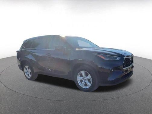 2025 Toyota Highlander LE