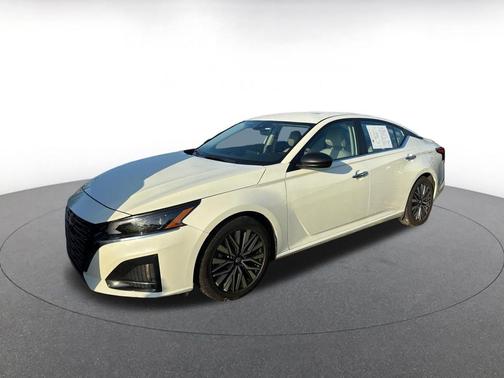 Pearl White Tricoat 2025 Nissan Altima SV FWD