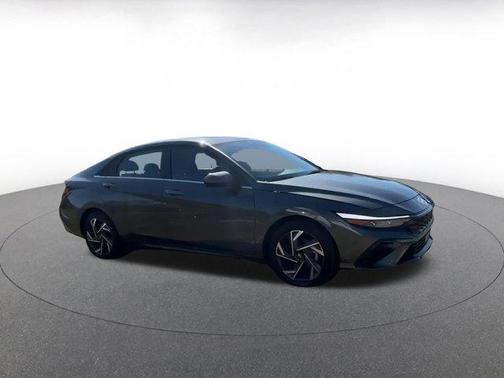 2025 Hyundai ELANTRA SEL