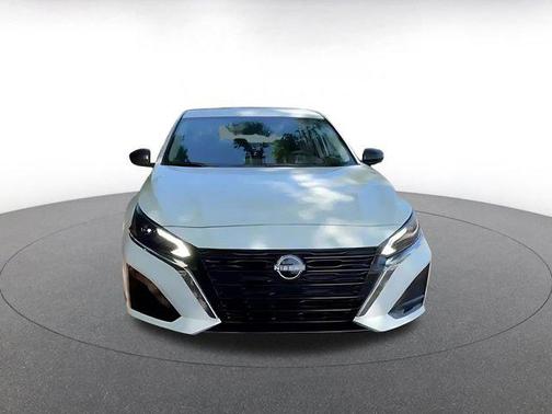 Glacier White 2025 Nissan Altima SV FWD