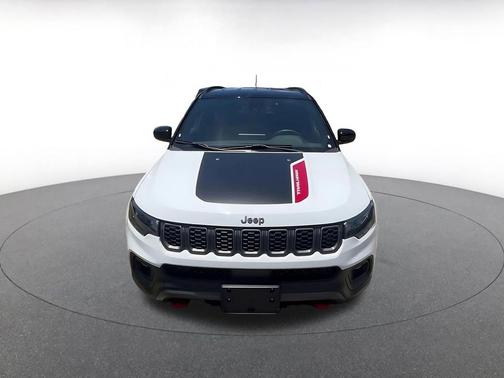 Bright White Clearcoat 2025 Jeep Compass Trailhawk