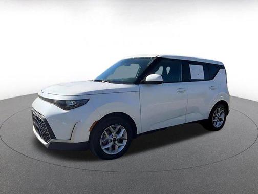 Snow White Pearl 2025 Kia Soul LX