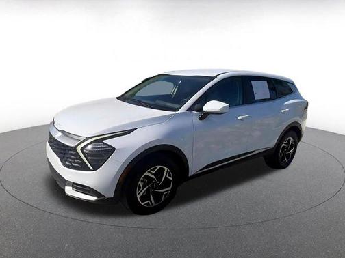 Glacial White Pearl 2025 Kia Sportage LX