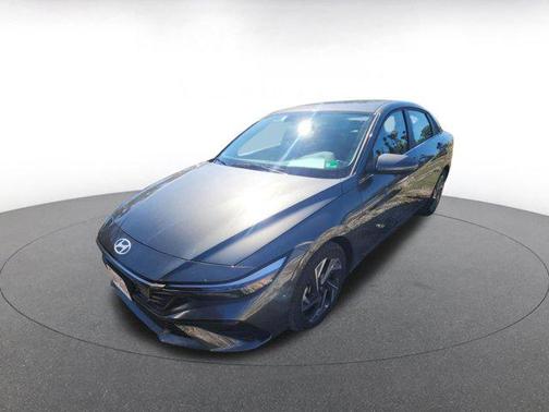 2025 Hyundai ELANTRA SEL