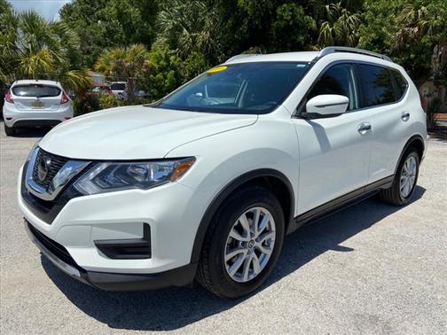 Photo 3 of 26 of 2020 Nissan Rogue SV