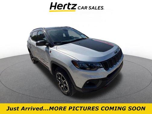 Silver Zynith Metallic Clearcoat 2025 Jeep Compass Trailhawk