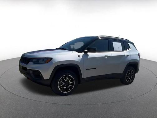 Silver Zynith Metallic Clearcoat 2025 Jeep Compass Trailhawk