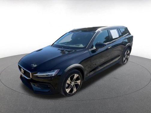 2025 Volvo V60 Cross Country B5 Plus