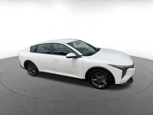 Snow White Pearl 2025 Kia K4 LXS