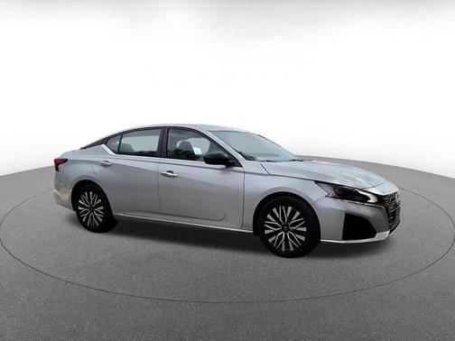 Brilliant Silver Metallic 2025 Nissan Altima SV FWD