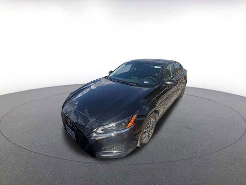 Super Black 2025 Nissan Altima SV FWD