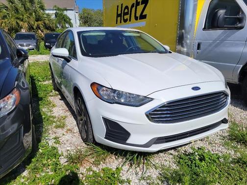 Photo 1 of 5 of 2020 Ford Fusion SE
