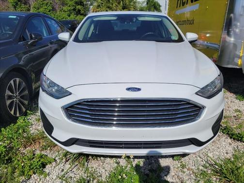 Photo 2 of 5 of 2020 Ford Fusion SE