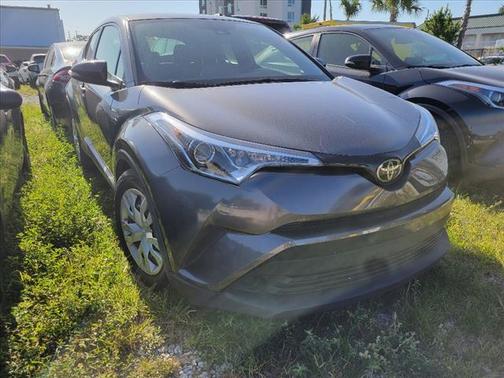 Photo 1 of 5 of 2019 Toyota C-HR LE