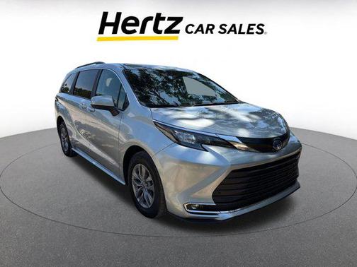 2024 Toyota Sienna XLE 8 Passenger