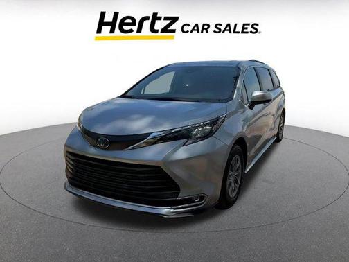 2024 Toyota Sienna XLE 8 Passenger