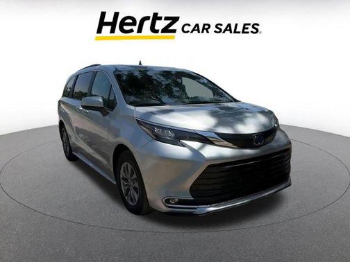 2024 Toyota Sienna XLE 8 Passenger