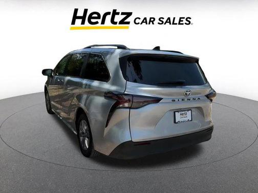 2024 Toyota Sienna XLE 8 Passenger