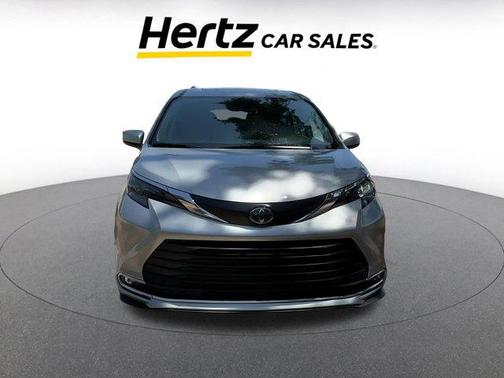 2024 Toyota Sienna XLE 8 Passenger
