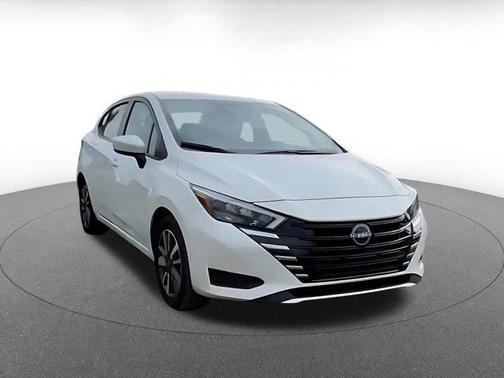 Aspen White Tricoat 2025 Nissan Versa 1.6 SV