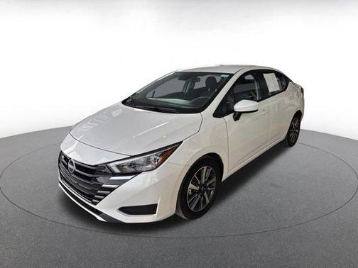Aspen White Tricoat 2025 Nissan Versa 1.6 SV