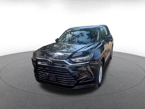 2025 Toyota Highlander LE