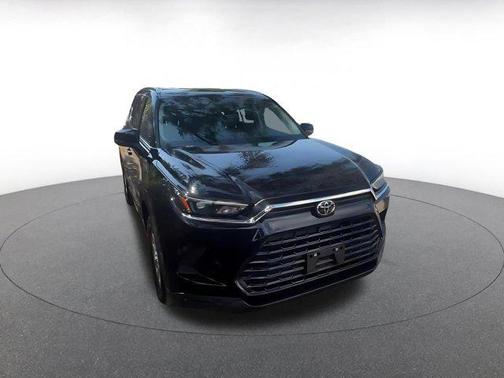 2025 Toyota Highlander LE