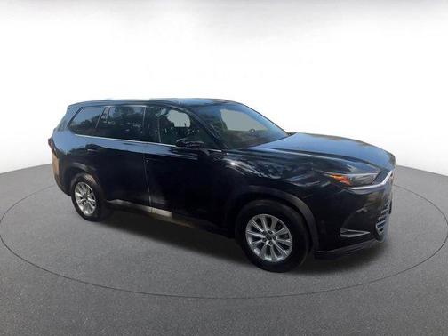 2025 Toyota Highlander LE