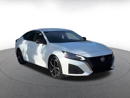 2025 Nissan Altima SR FWD